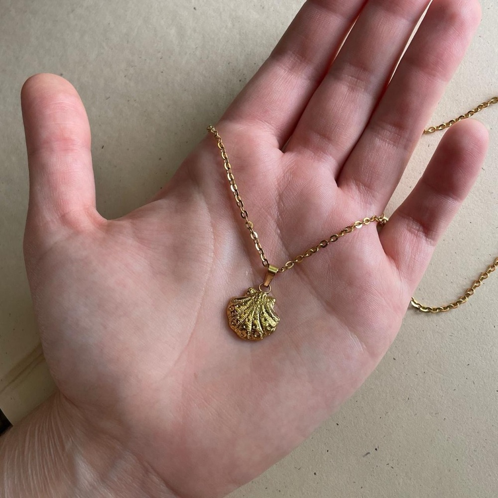 Gold Shell Pendant Necklace - Picture 5 of 5